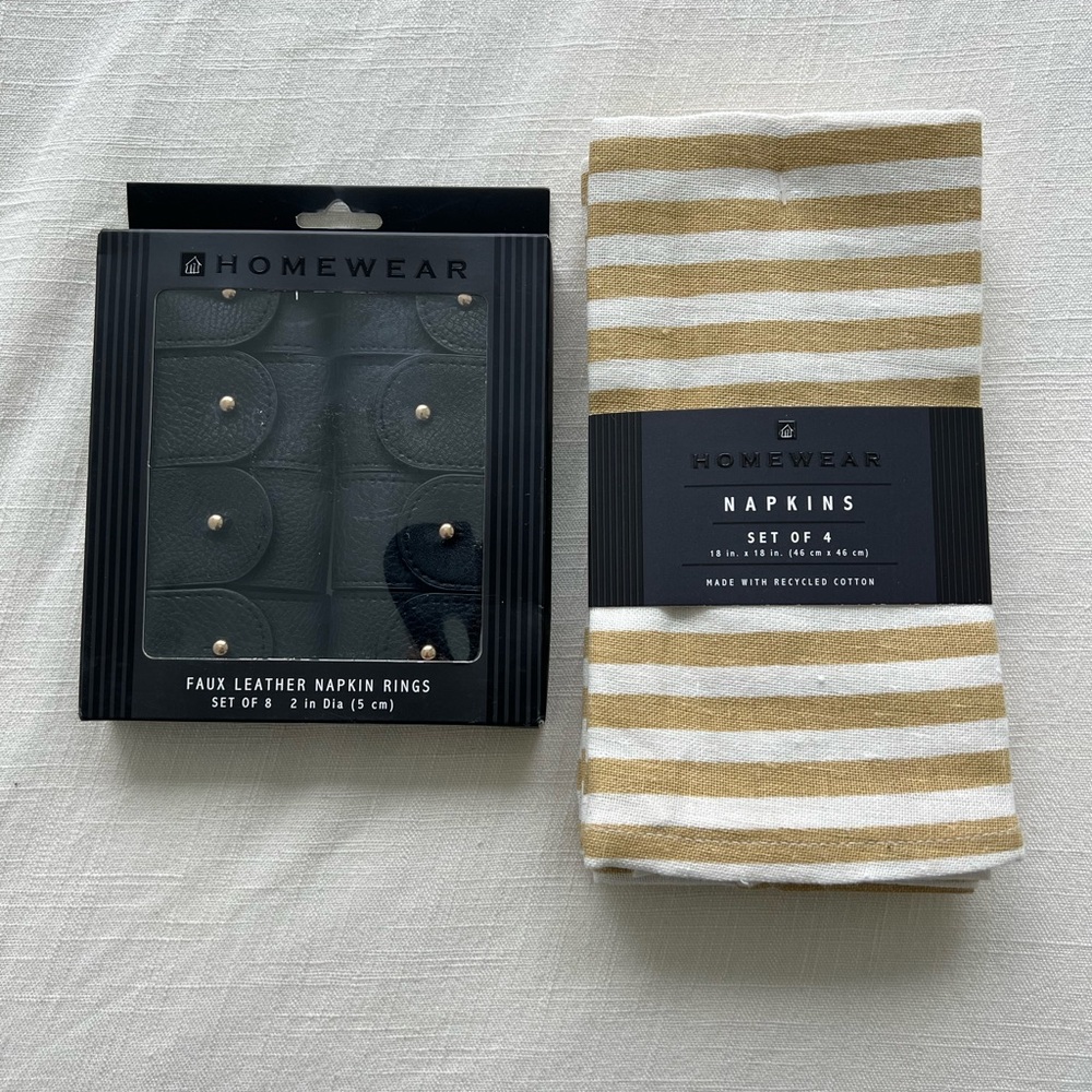 Homewear Napkin Set (4) with Faux Leather Rings (8)